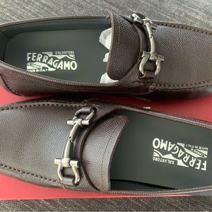 Men’s Ferragamo brown leather pebbled chocolate parigi bit driving shoe